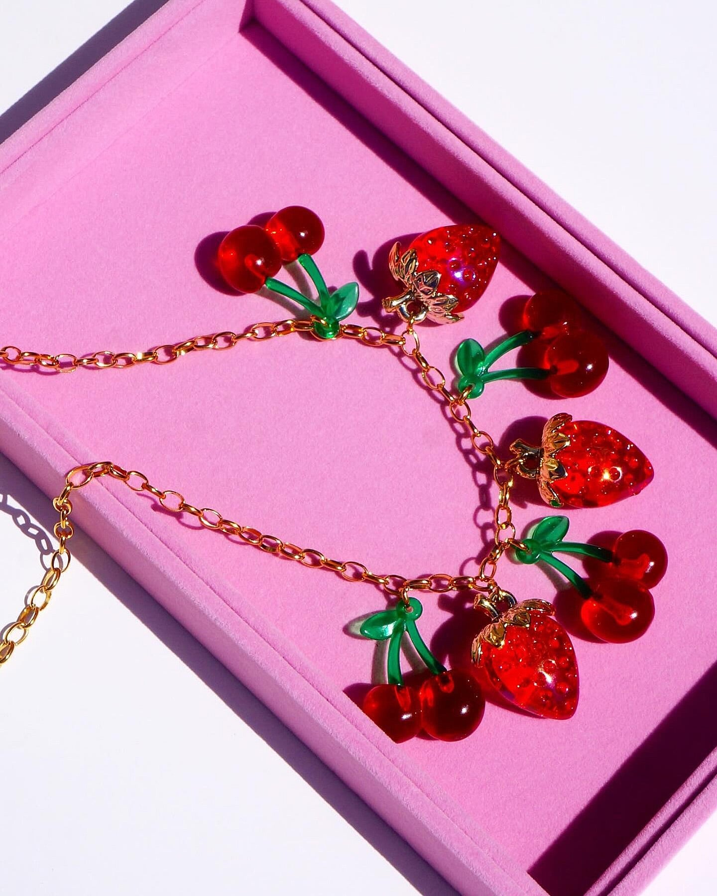 Collar Fresas con Cerezas