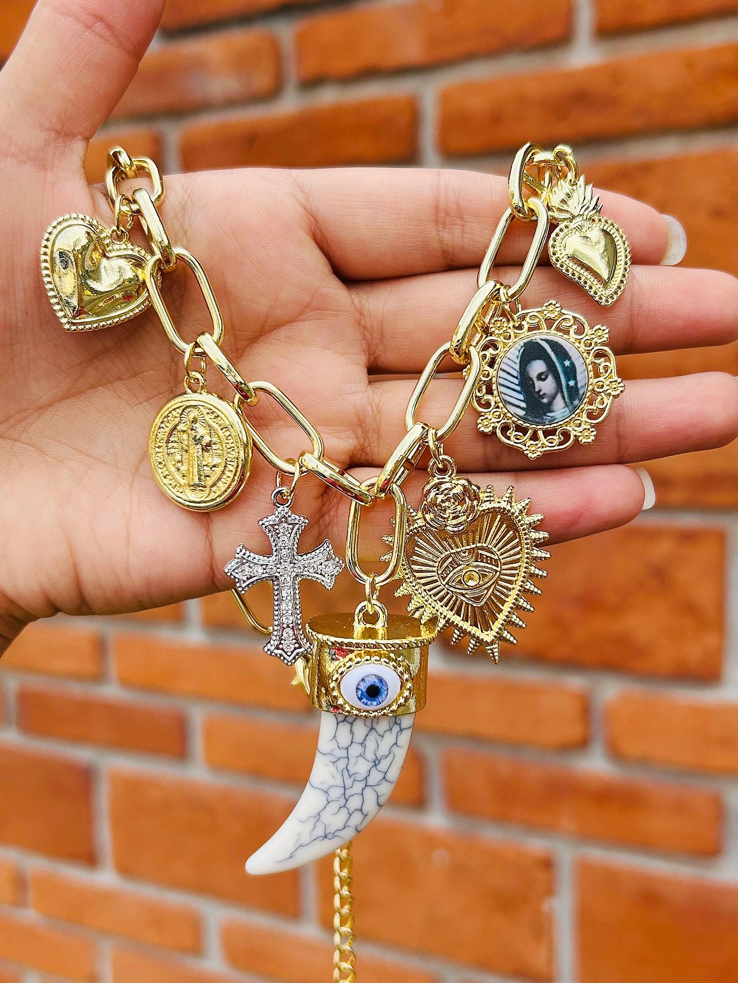 Collar Colmillo con Ojo