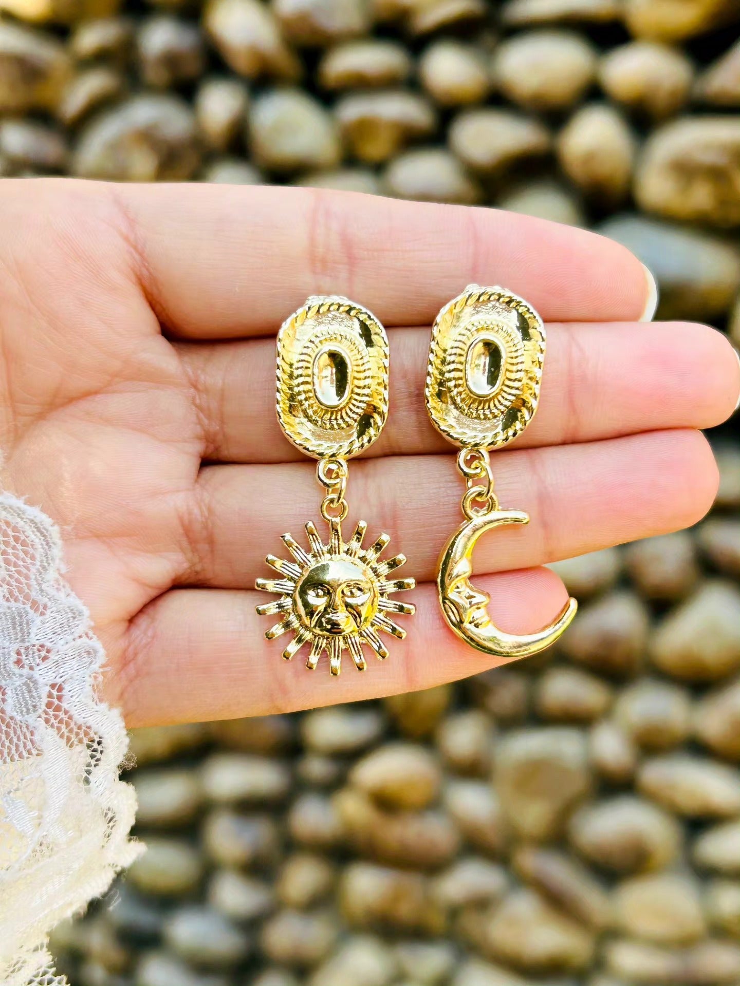 Aretes Sombrero con Sol y Luna