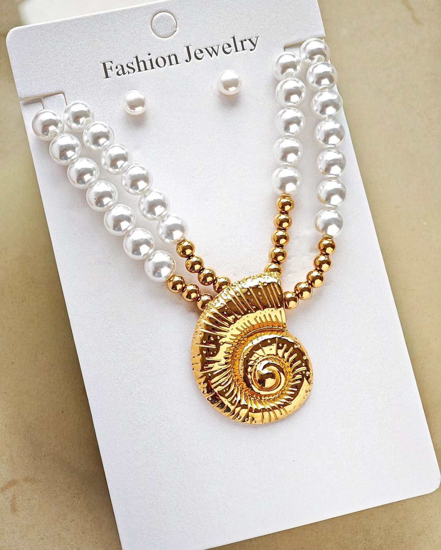 Collar Chunky de Perlas con Caracol