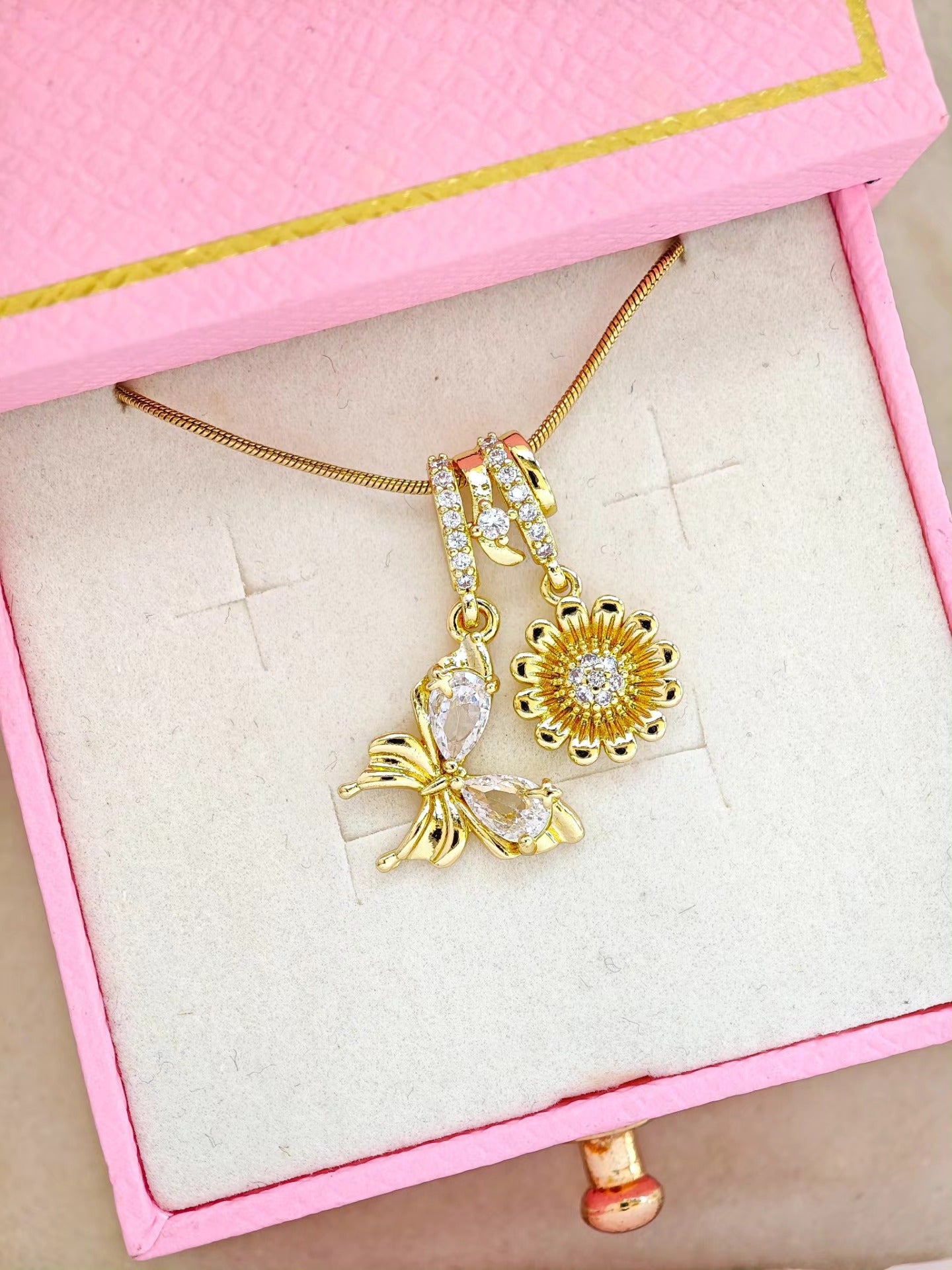 Collar con Dijes de Primavera