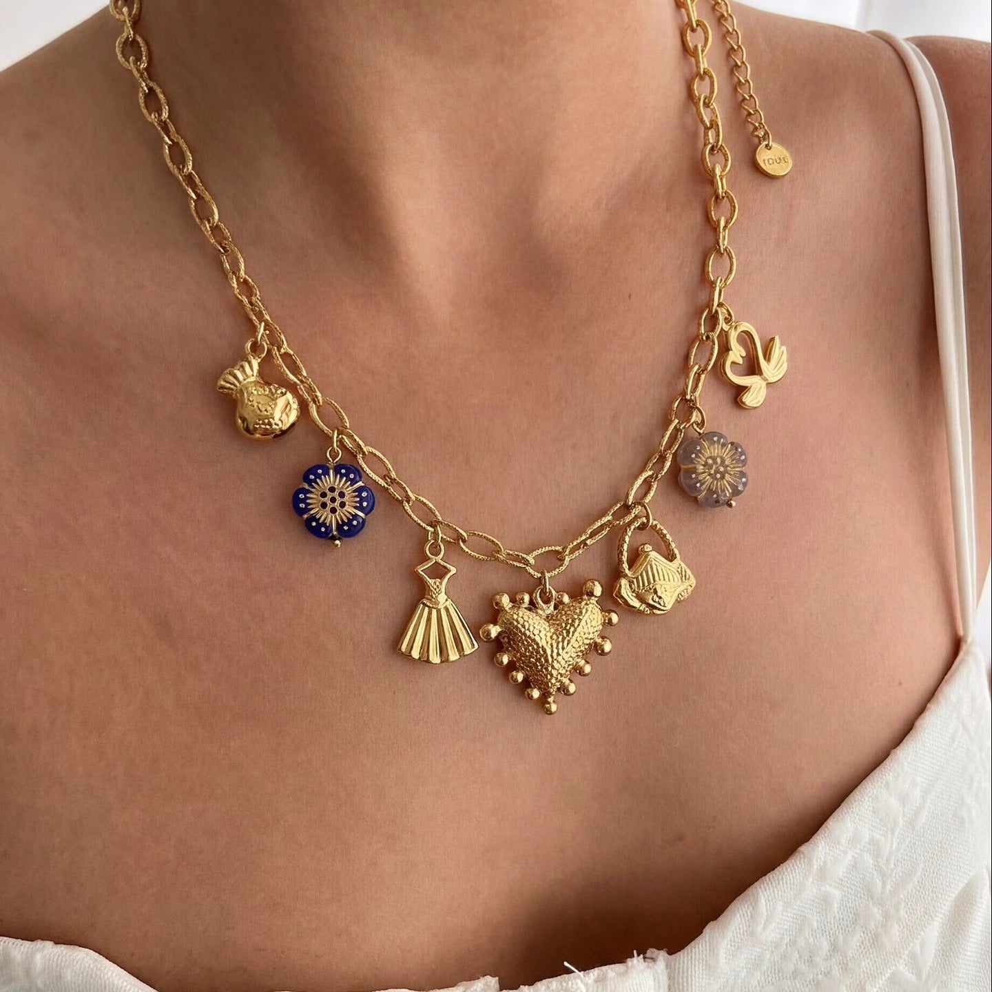 Collar Multi Dijes de Corazon y Vestido
