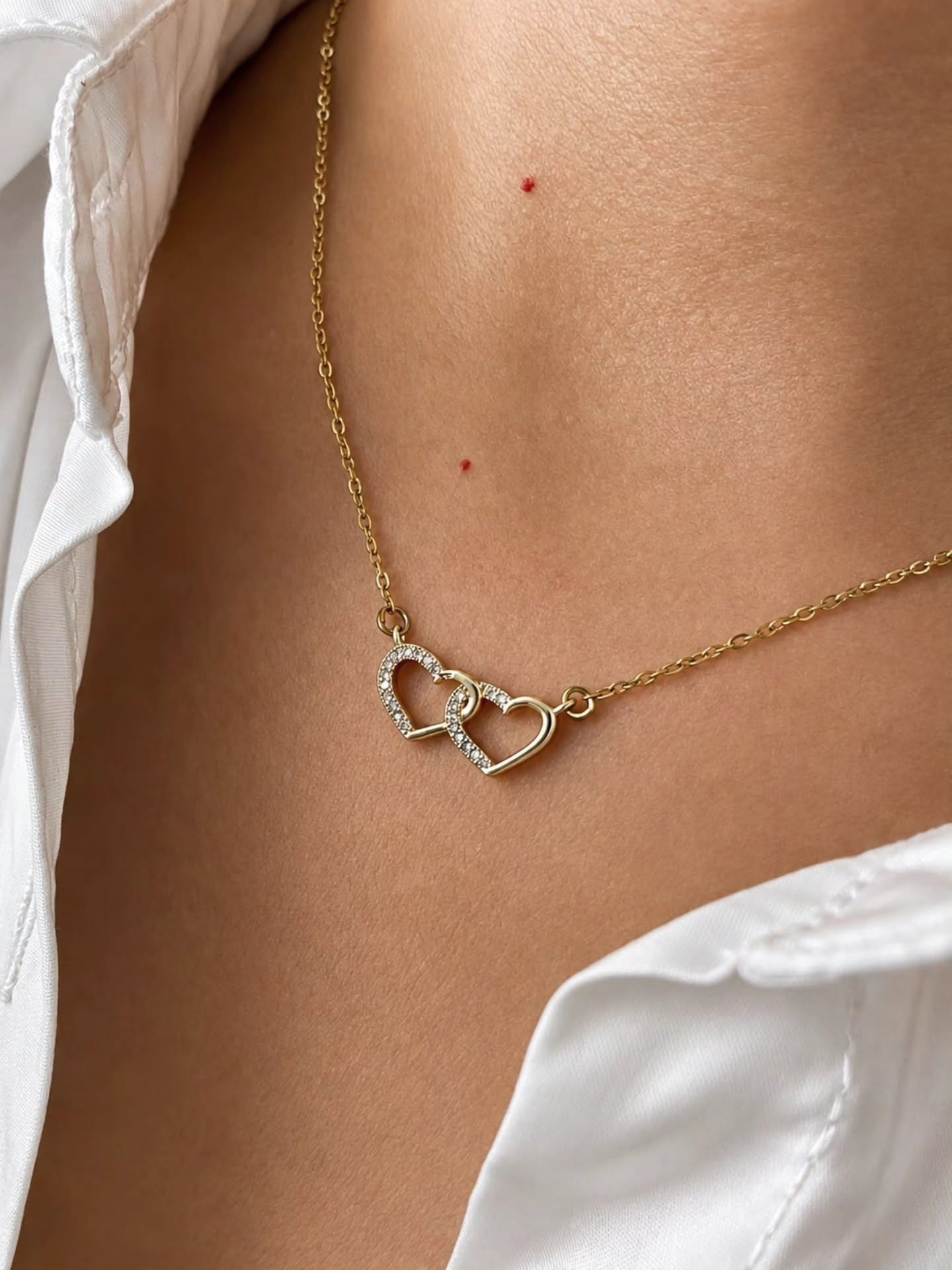 Collar Entrelazado de Corazones