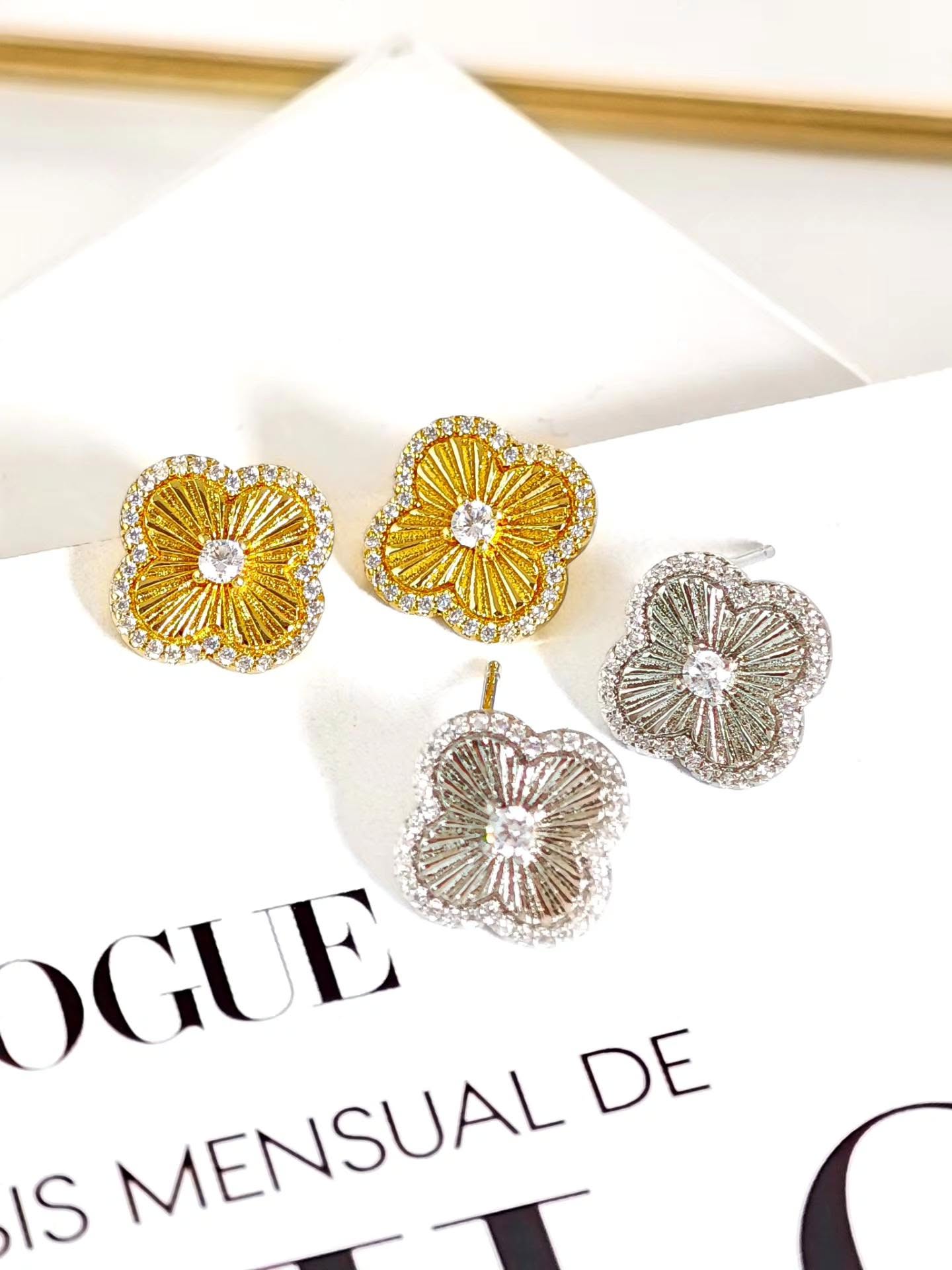 Aretes Van Cleef con Zirconias