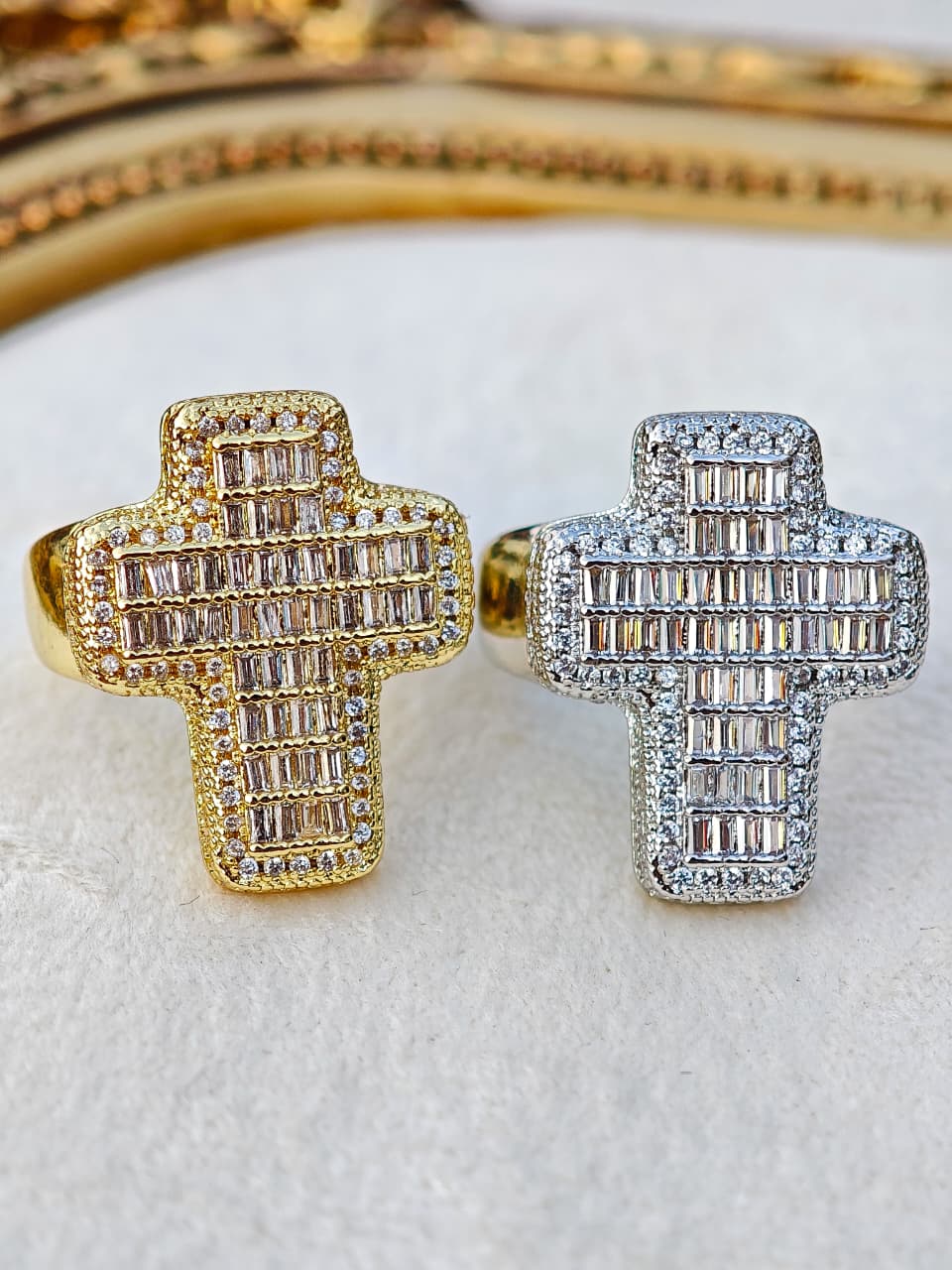 Anillo Cruz Lleno de Zirconias