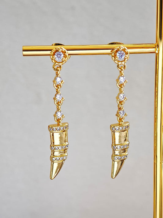 Aretes Colgantes de Colmillo