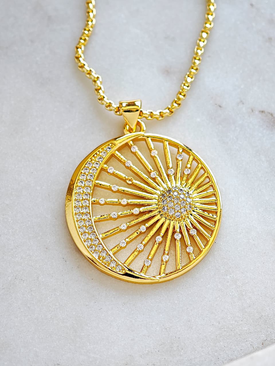 Collar Circulo de Sol y Luna