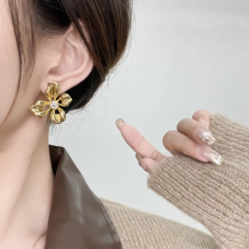 Aretes Flor con Piedra