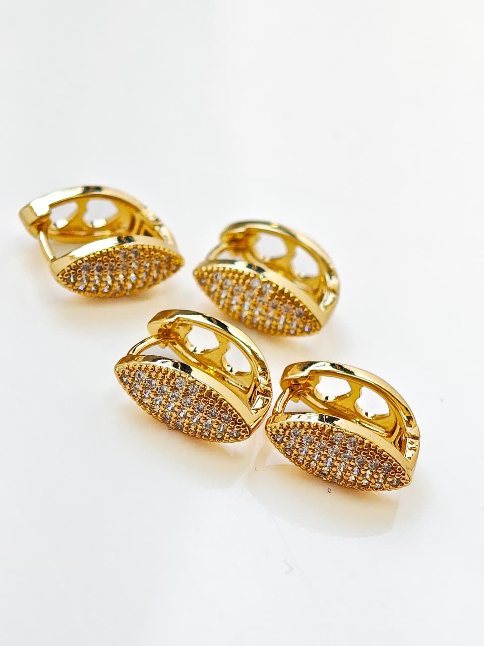 Aretes Ovalo con Zirconias