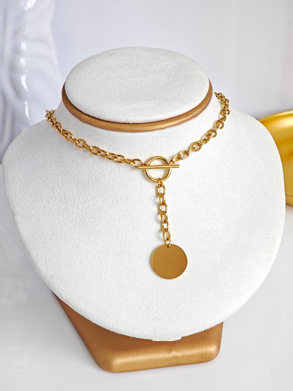 Collar Broche T con Placa