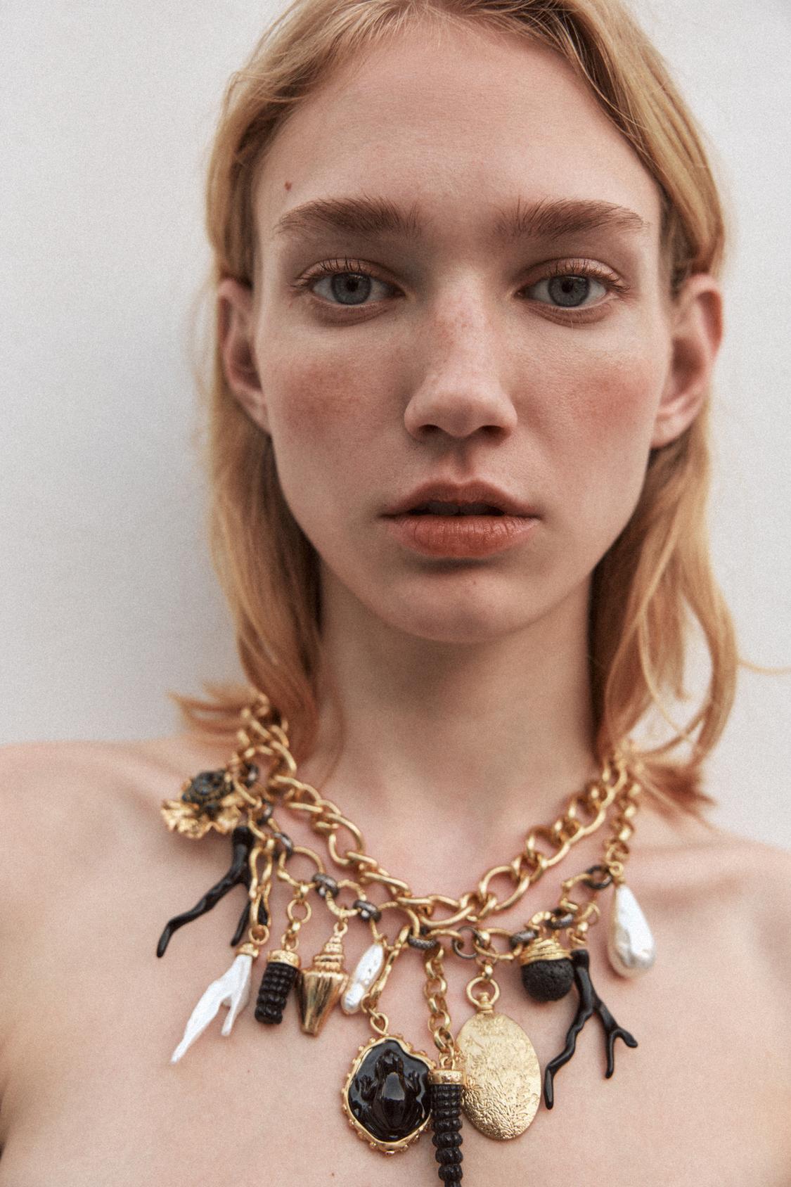 Collar Zara dijes Negros