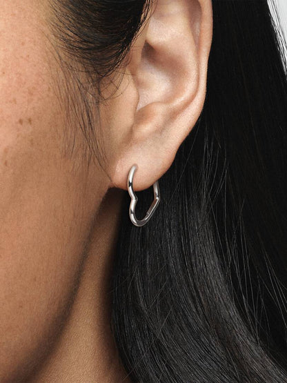 Aretes Pandora Silueta de Corazón