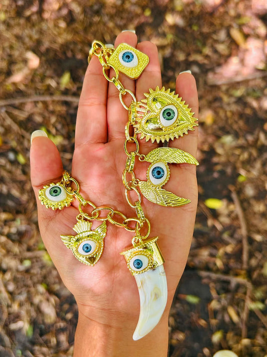 Collar Colmillo con Dijes Variados de Ojito Cristal