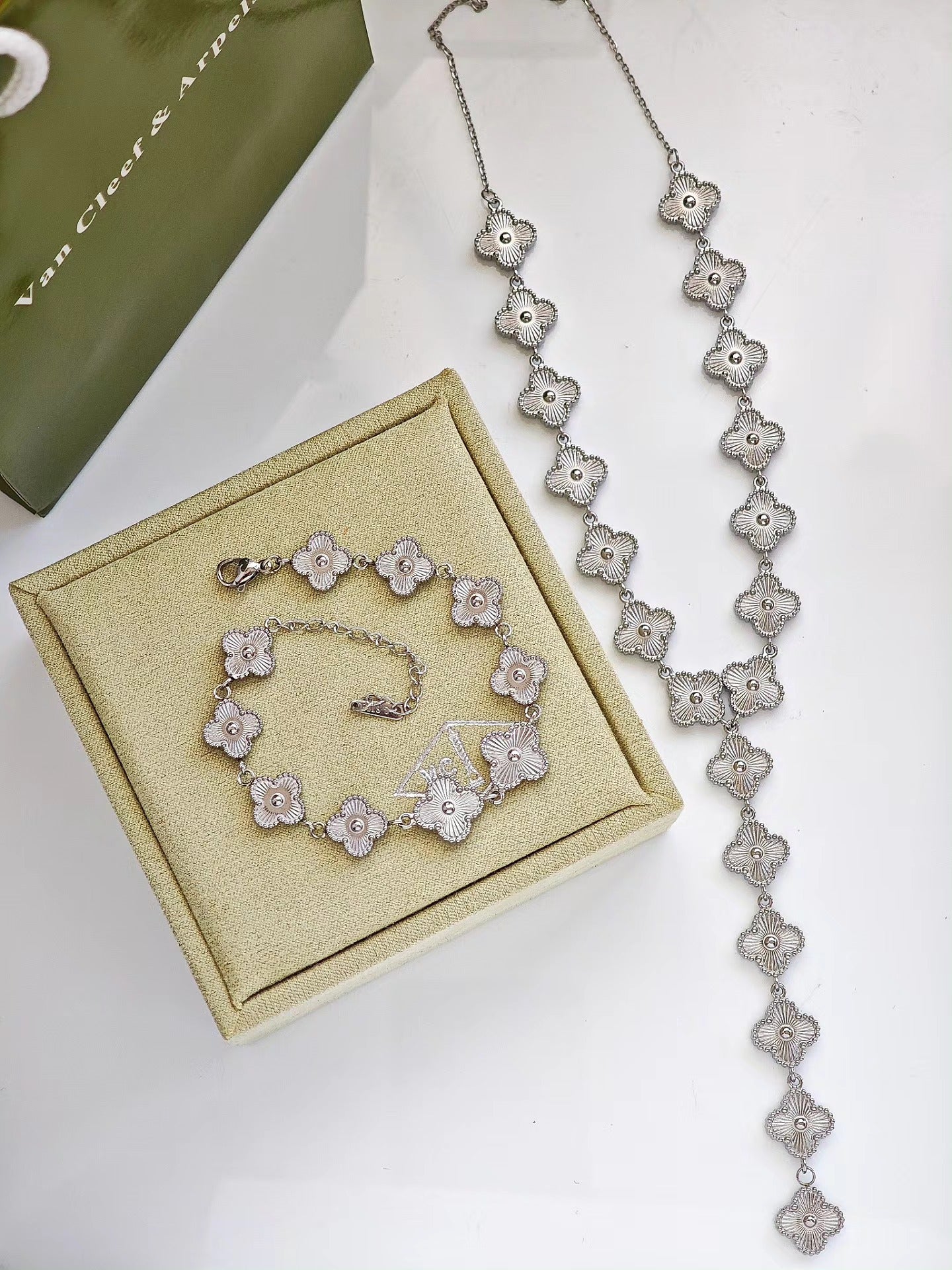 Set Van Cleef
