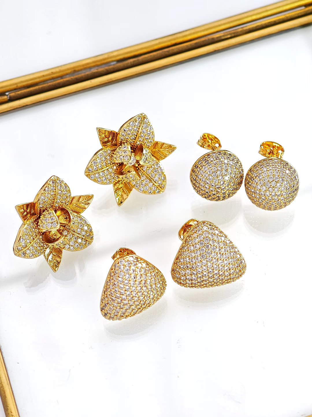 Aretitos Llenos de Zirconias