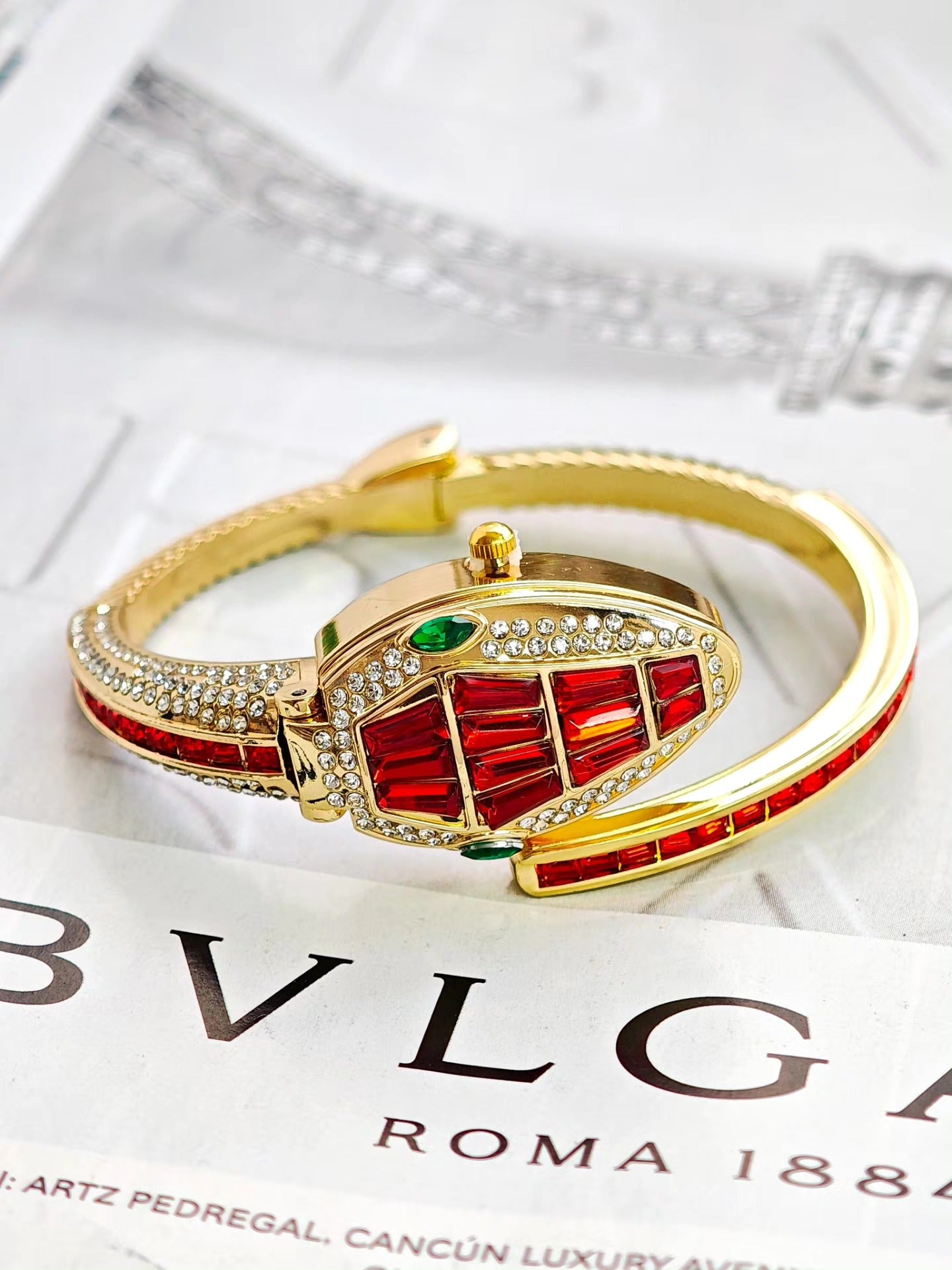 Reloj Serpiente con Zirconias