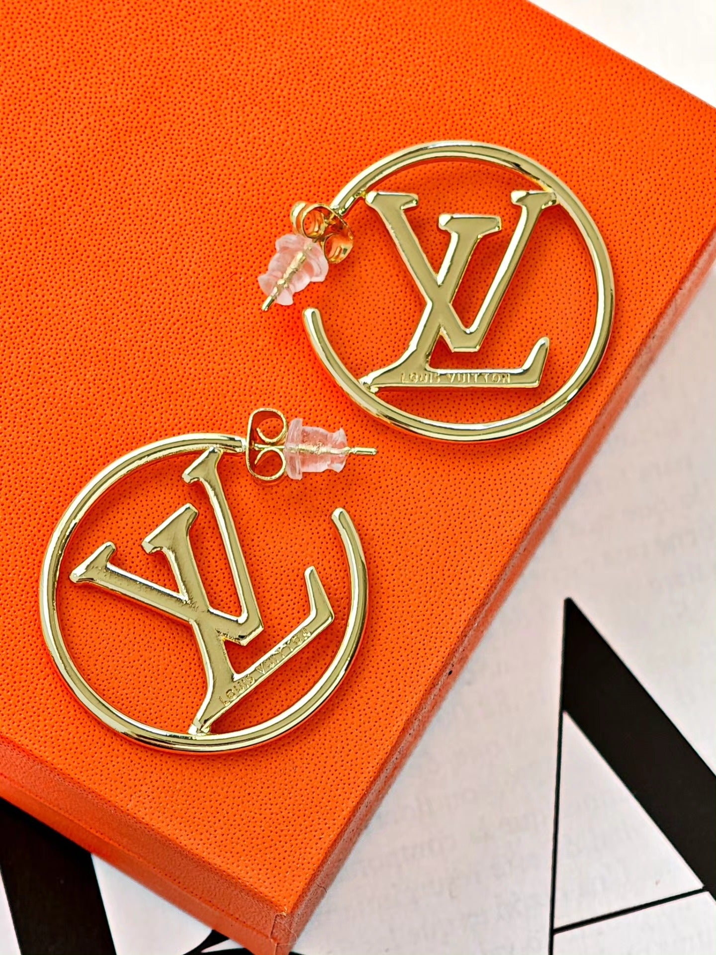 Aretes LV