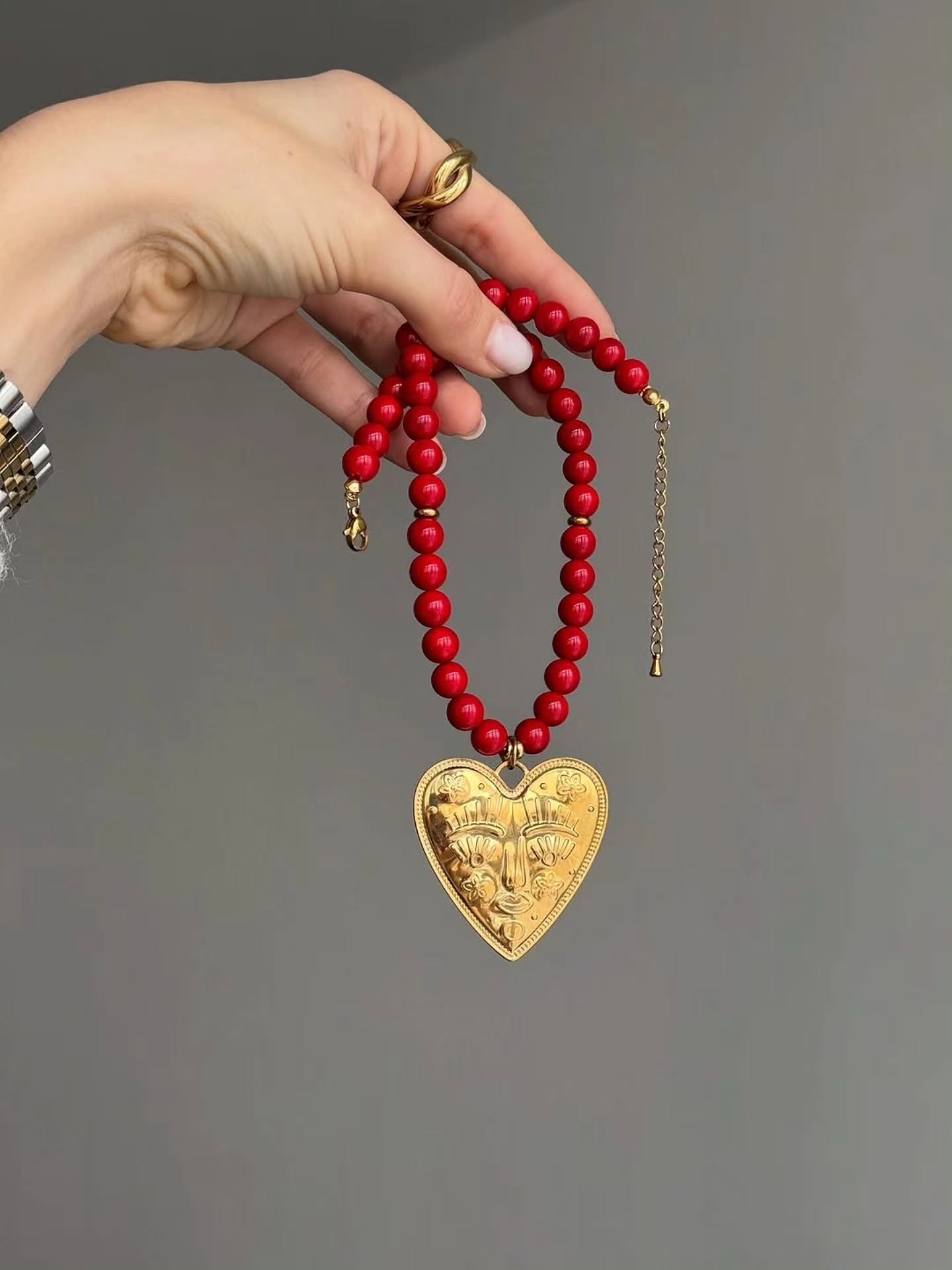 Collar de Corazon con Rostro