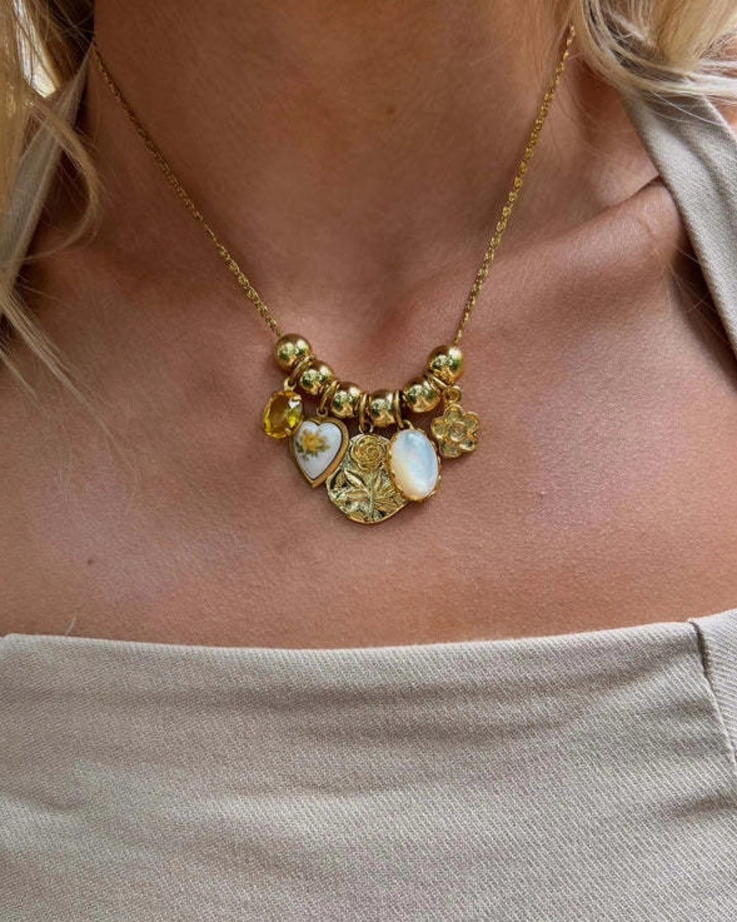 Collar de Dijes Vintage