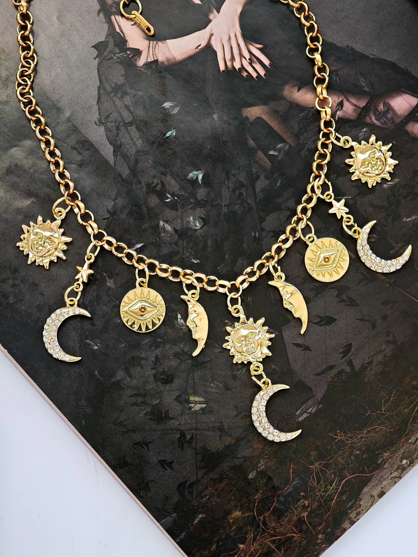 Collar de Lunas y Soles