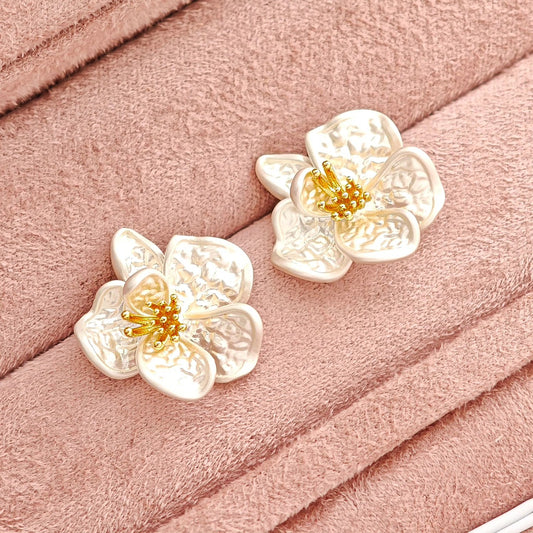 Aretitos de Flor Blanca