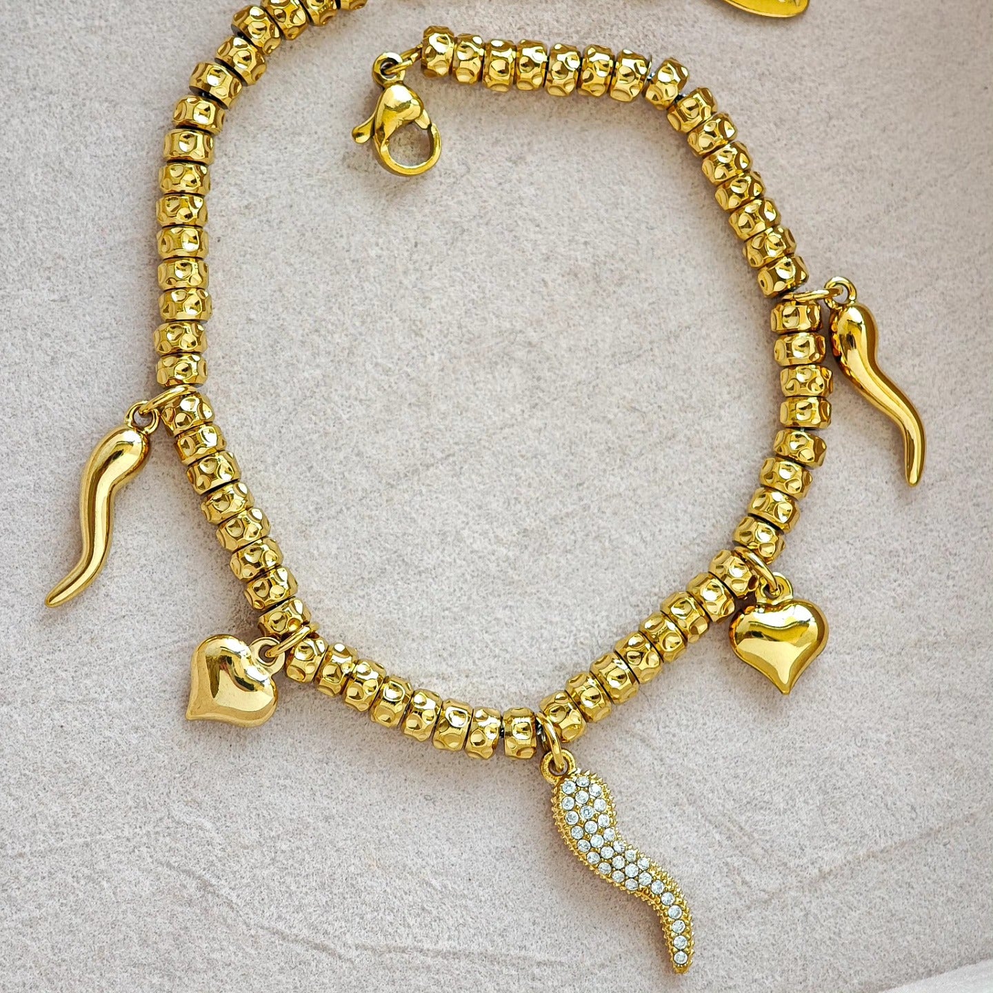 Pulsera con Dijes
