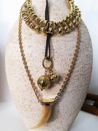 Collar Triple de Colmillo