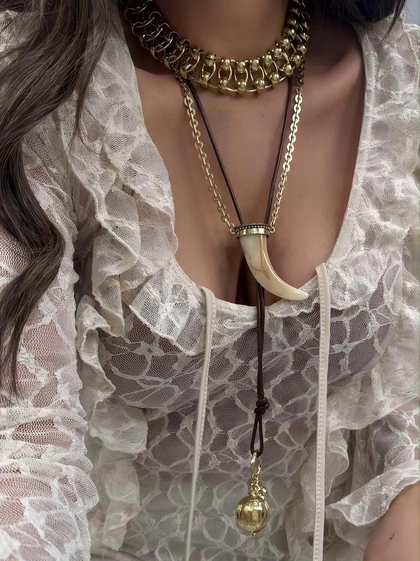 Collar Triple de Colmillo