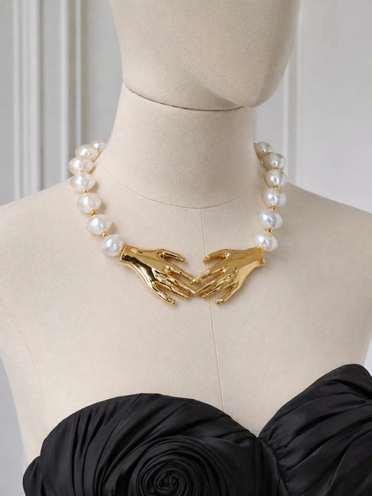 Collar Schiaparelli Manos