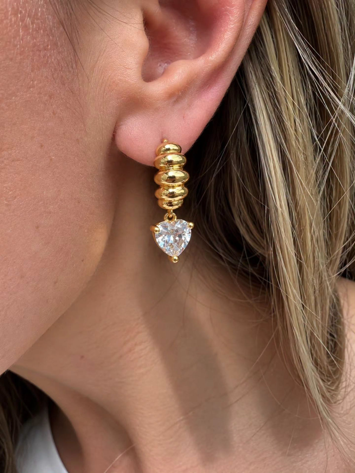 Aretes de Corazón Blanco
