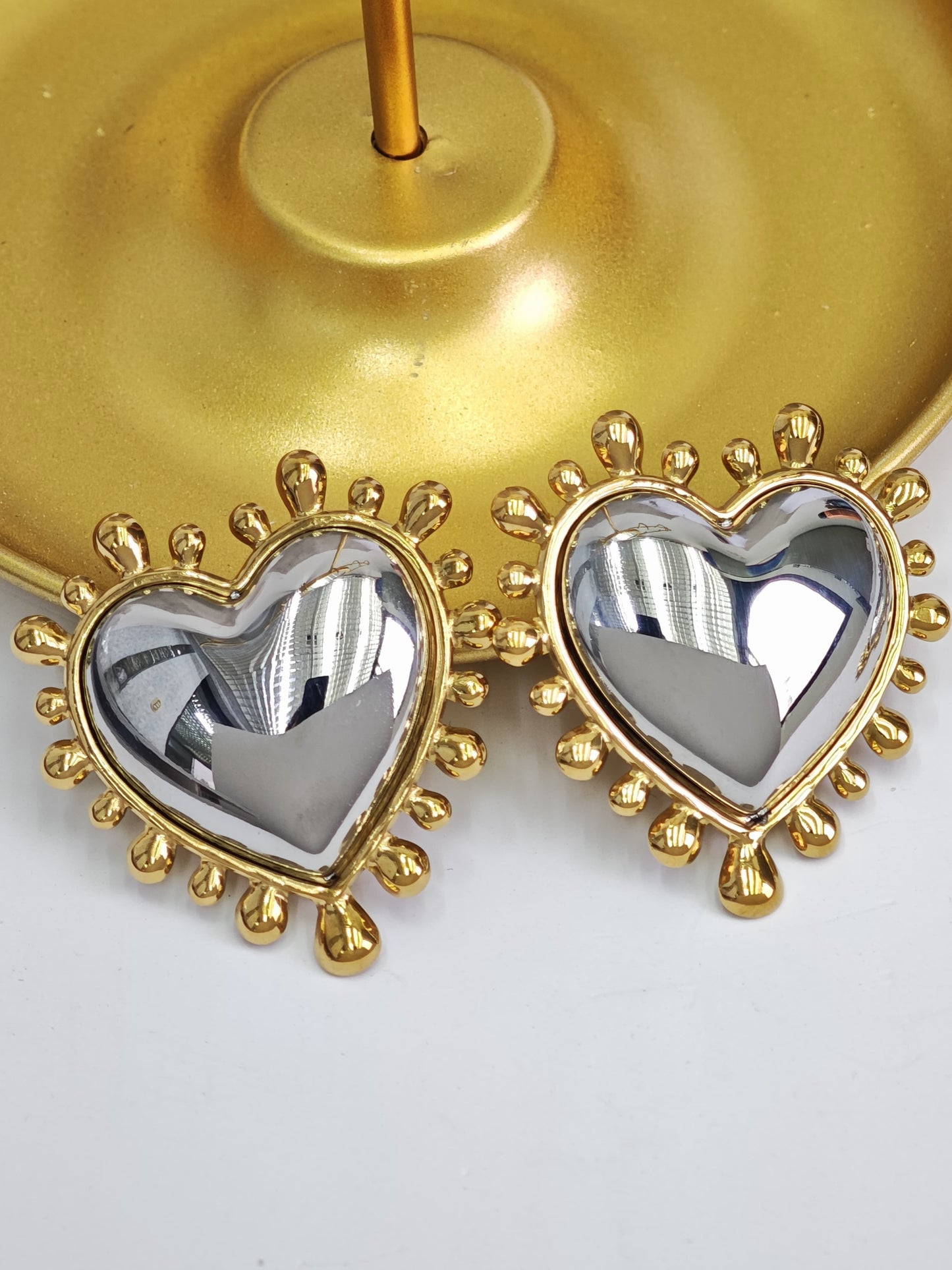 Aretes de Corazon Chunky con Bolitas