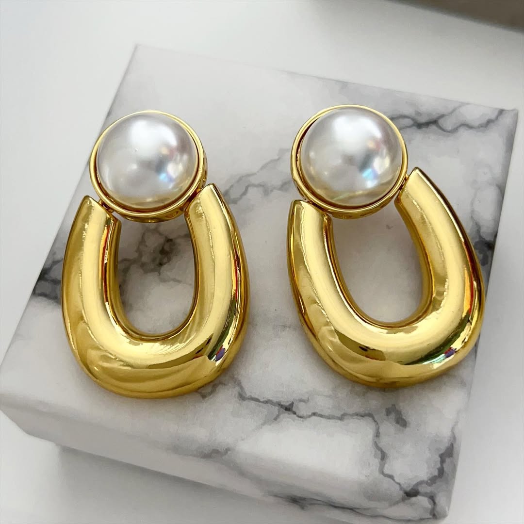 Aretes U con Perla