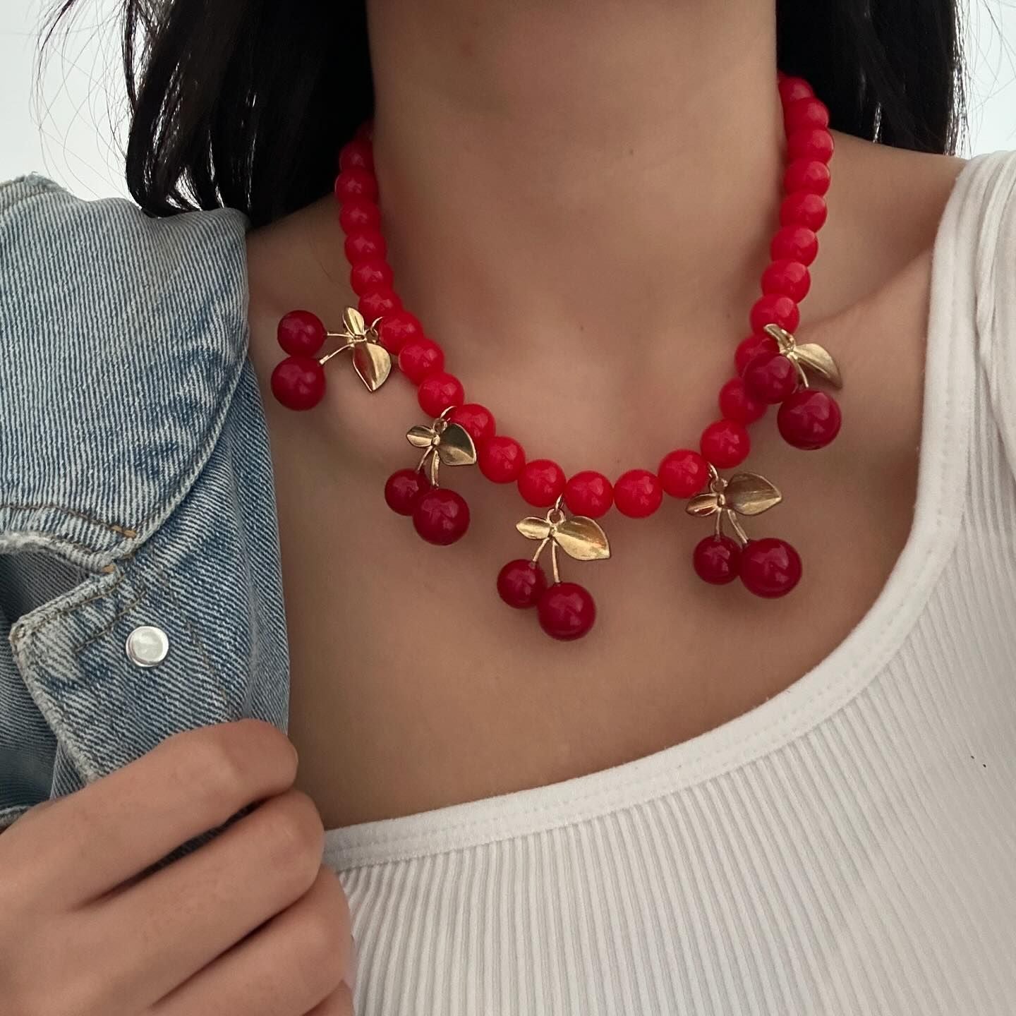 Collar Rojo con Cerezas