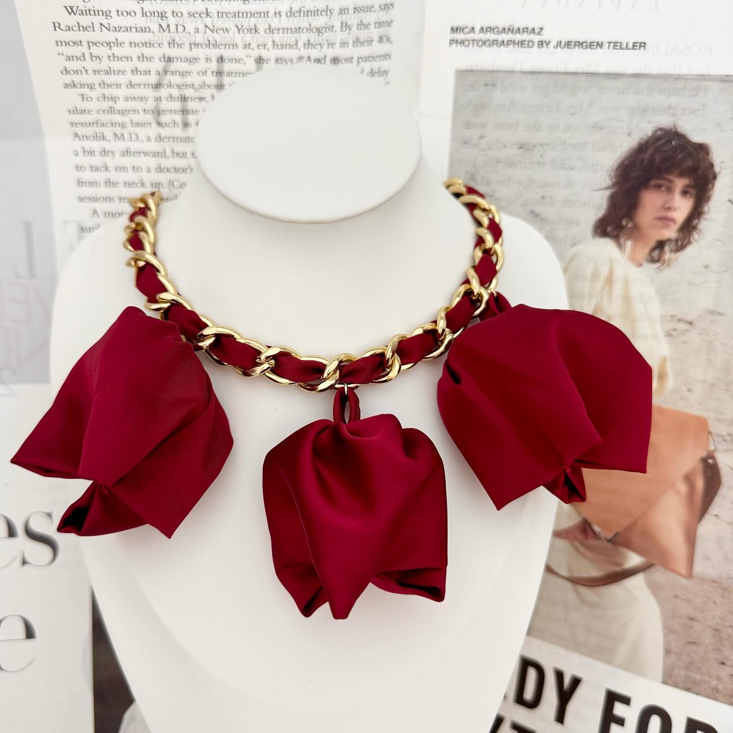 Collar de Rosas Rojas