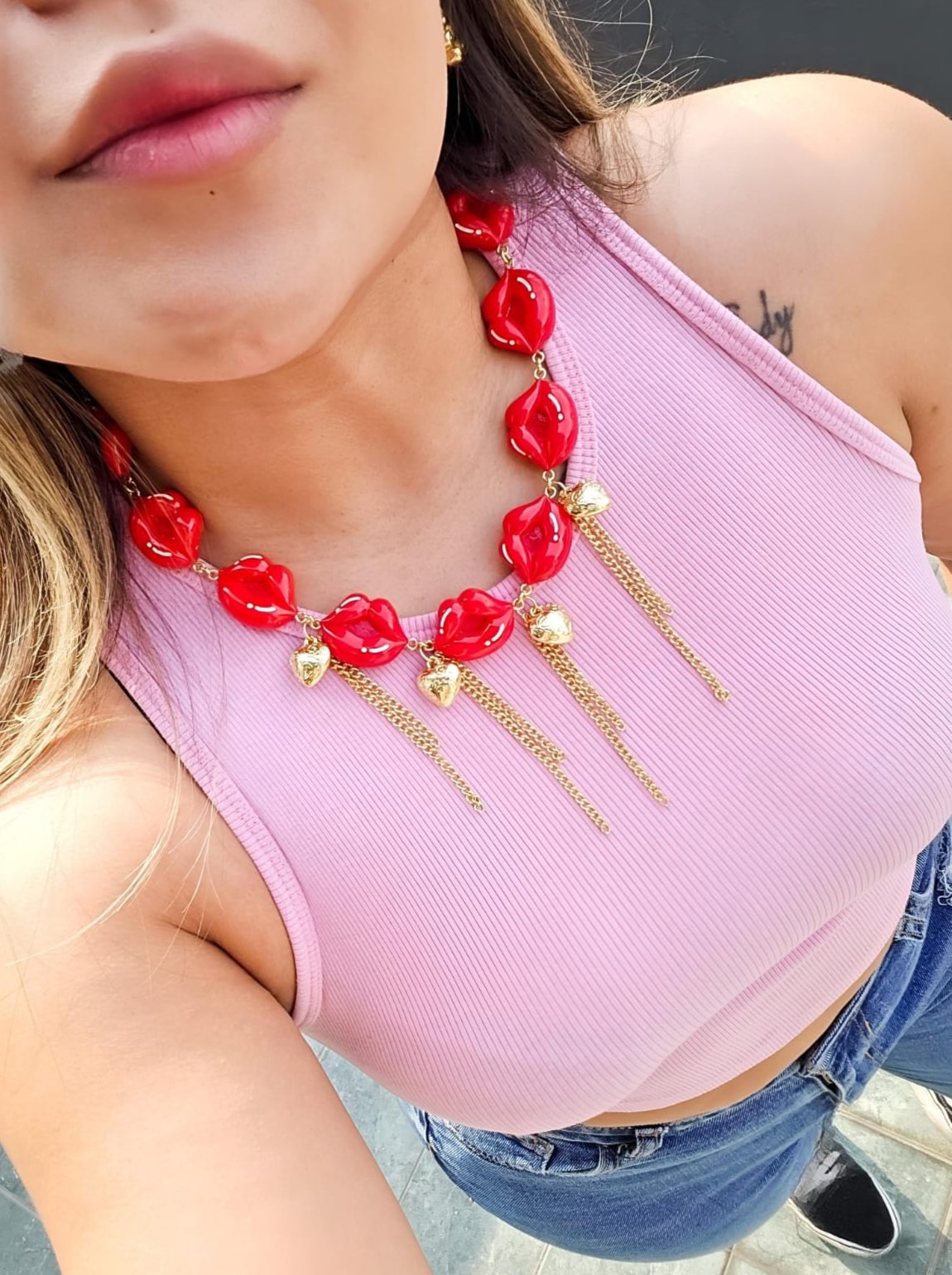 Collar Besitos Rojos