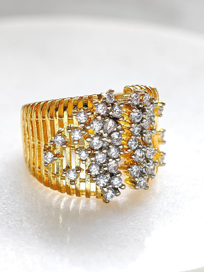 Anillo con Zirconias en Medio