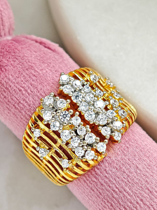 Anillo con Zirconias en Medio