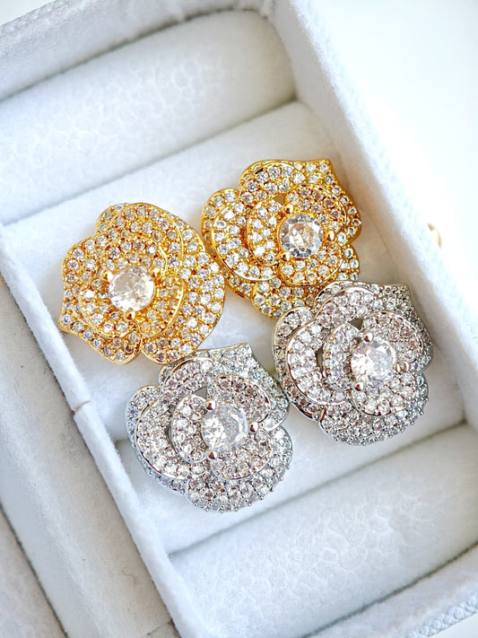 Aretes de Flor Llenos de Zirconias