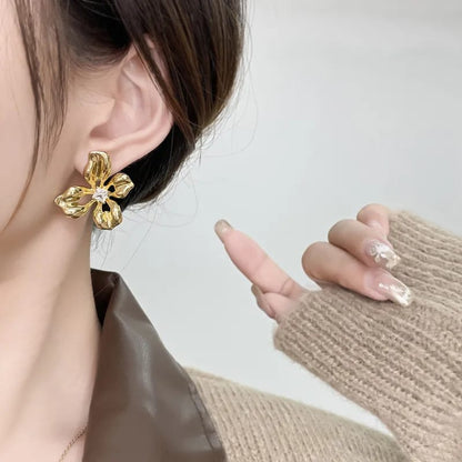 Aretes Flor con Piedra