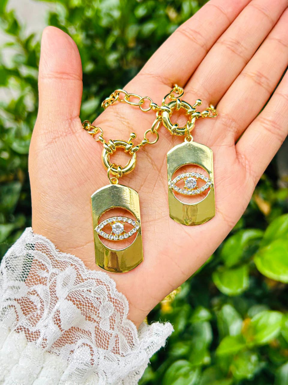 Collar Placa con Ojito