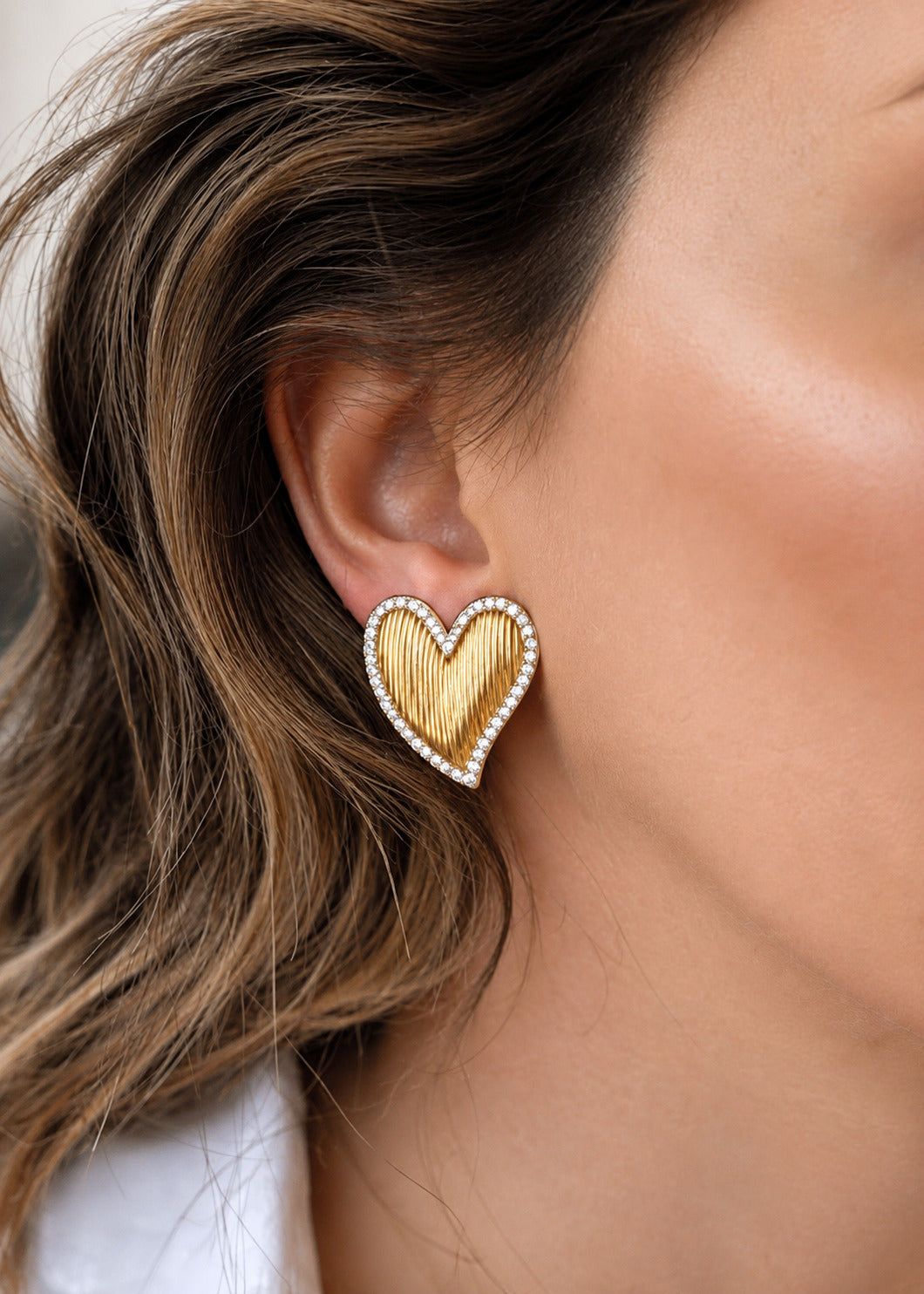 Aretes de Corazon con Contorno