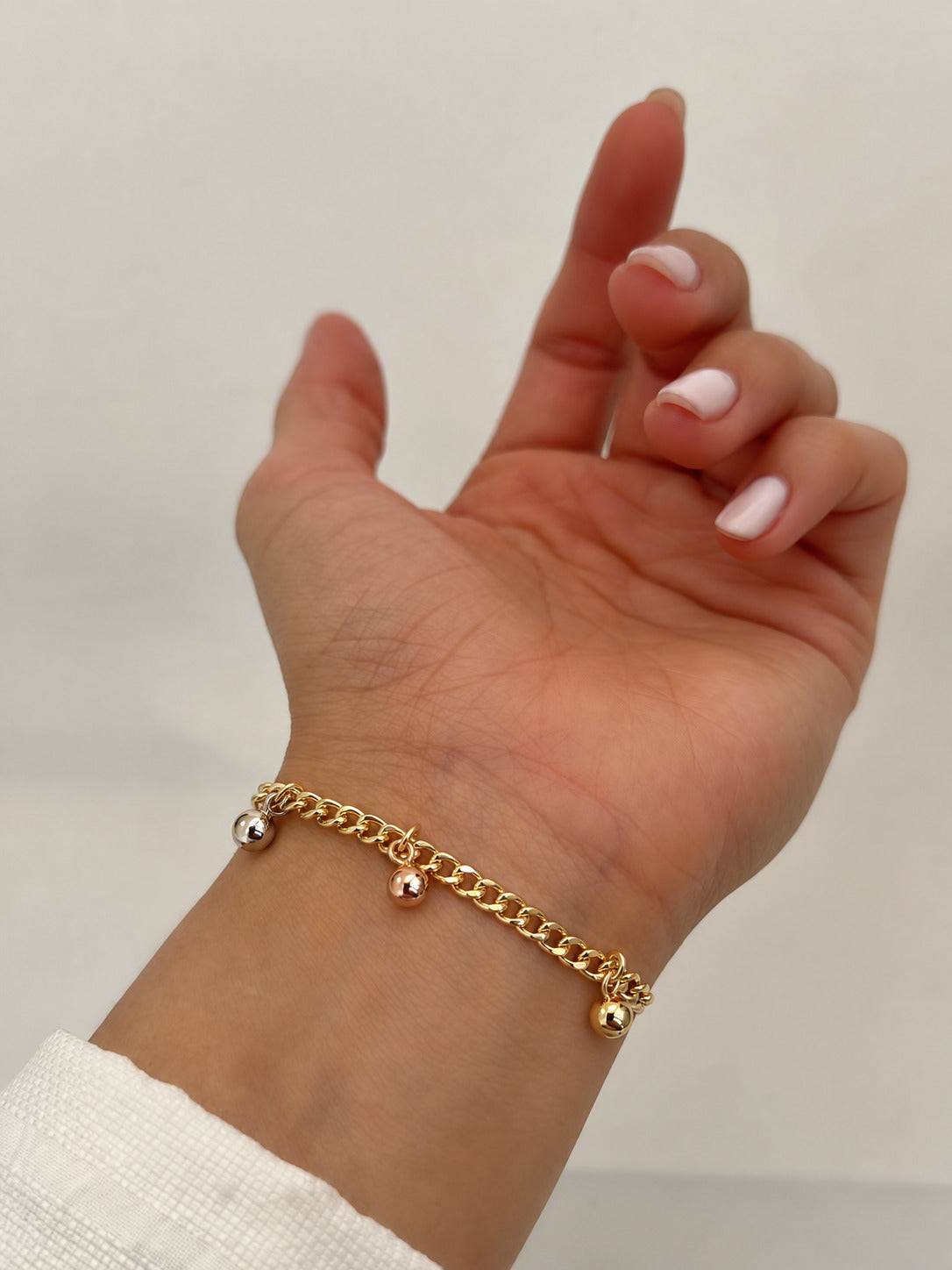 Pulsera de Bolitas Colgantes