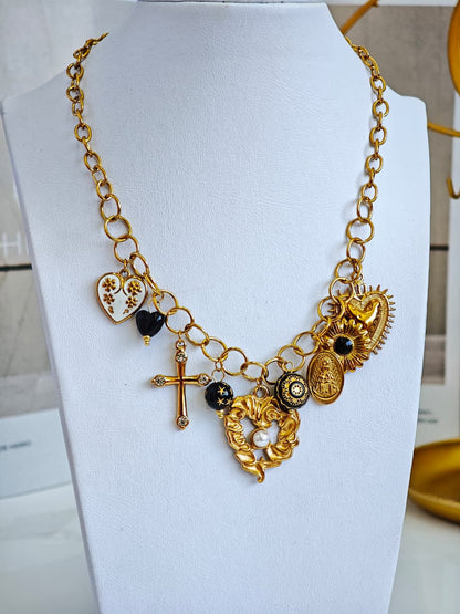 Collar Multi Dijes de Corazón