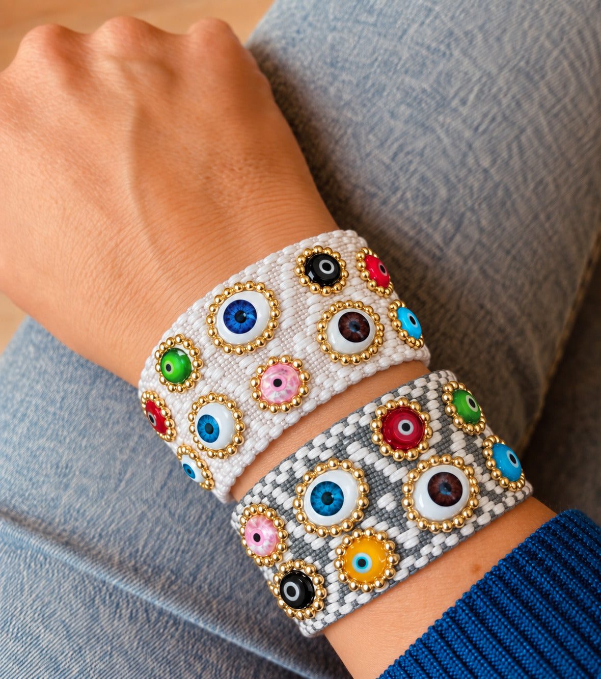 Pulsera Tejida con Ojitos