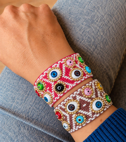 Pulsera Tejida con Ojitos