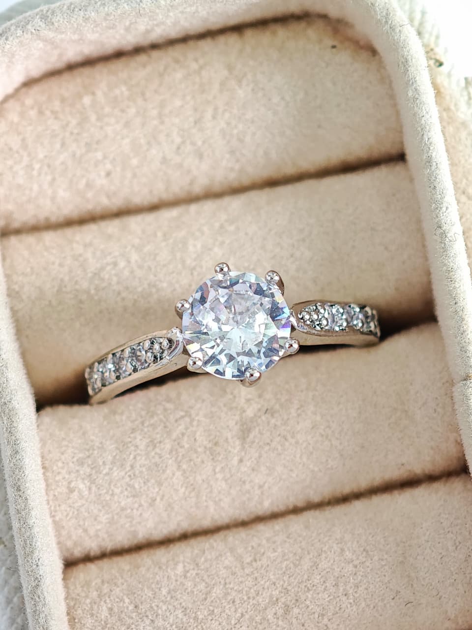 Anillo Finito de Piedra Circular
