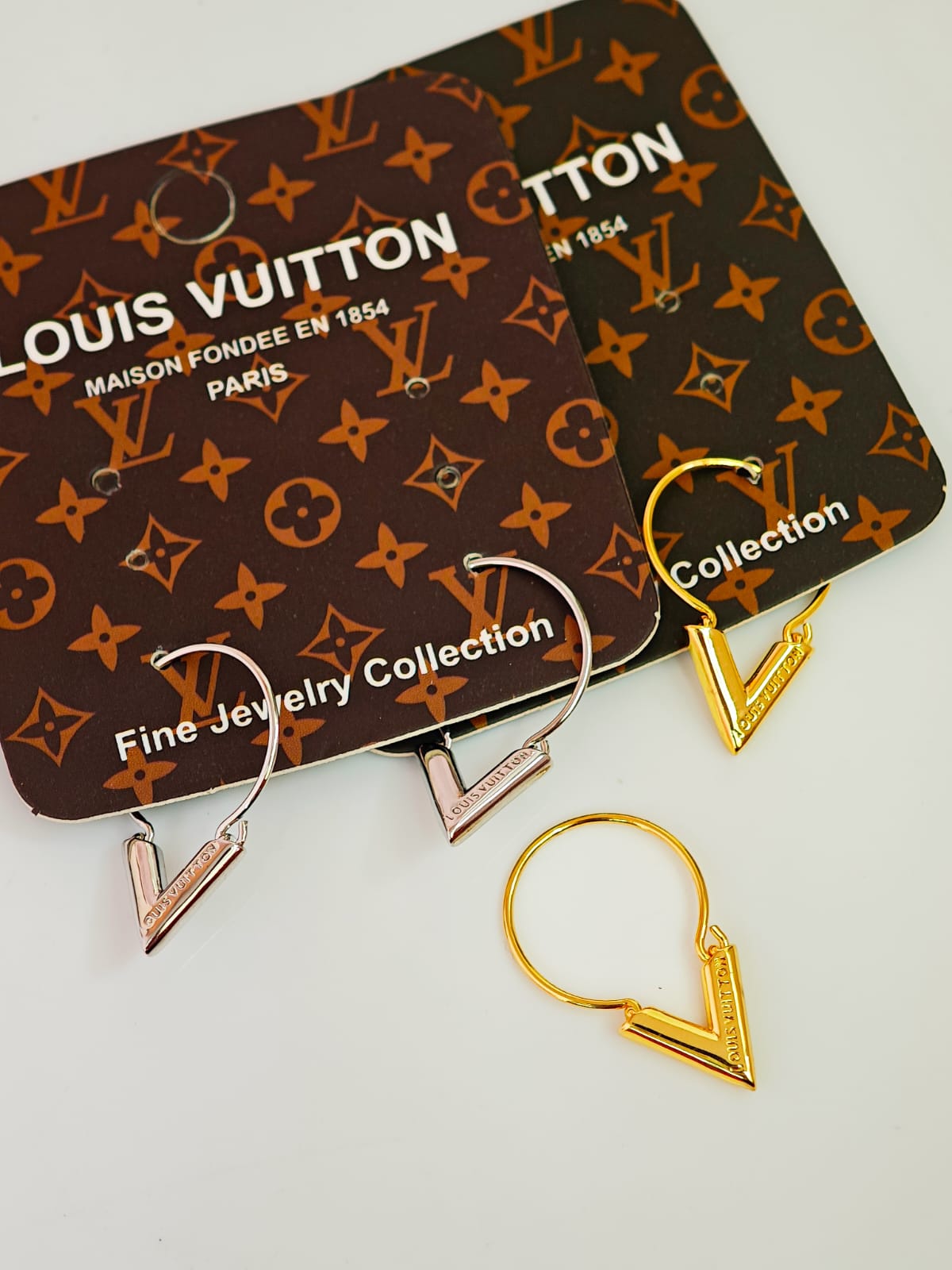 Aretes LV