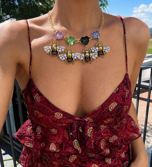 Collar de Abejas y Corazones