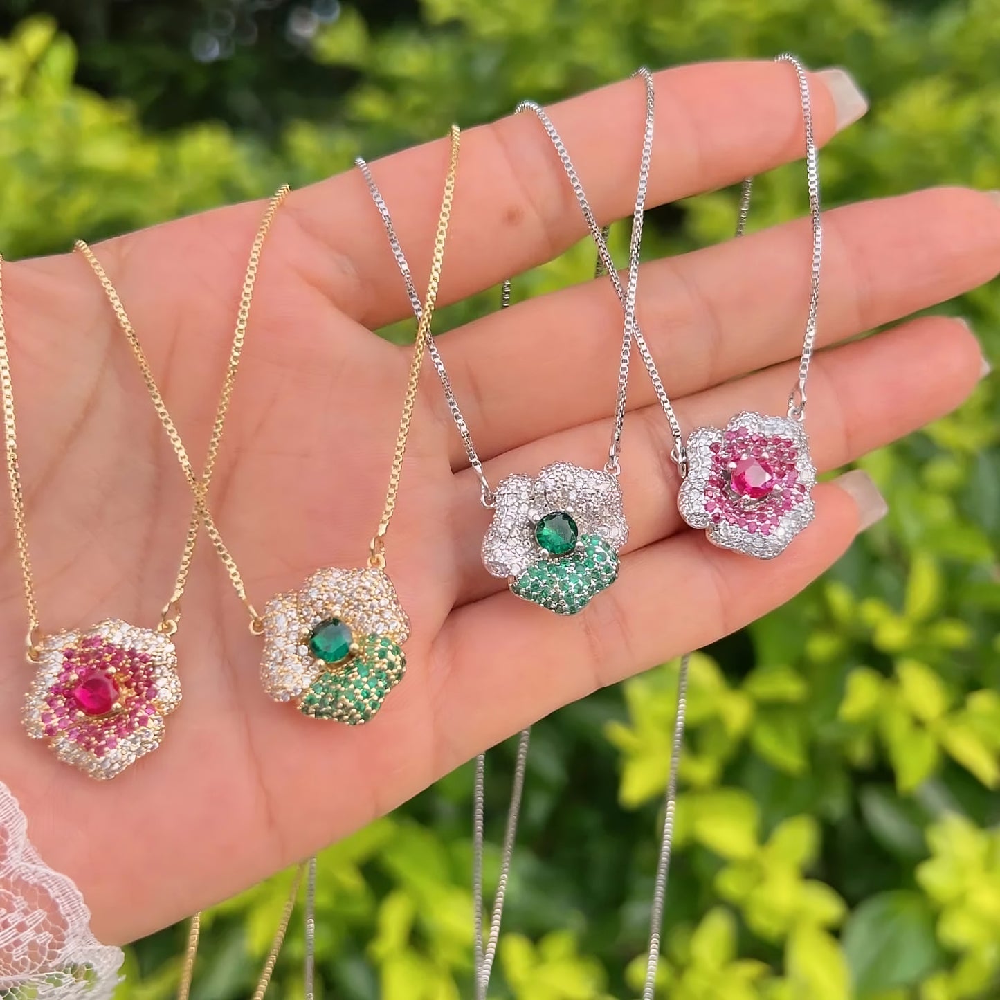 Collar Flor 3D con Zirconias