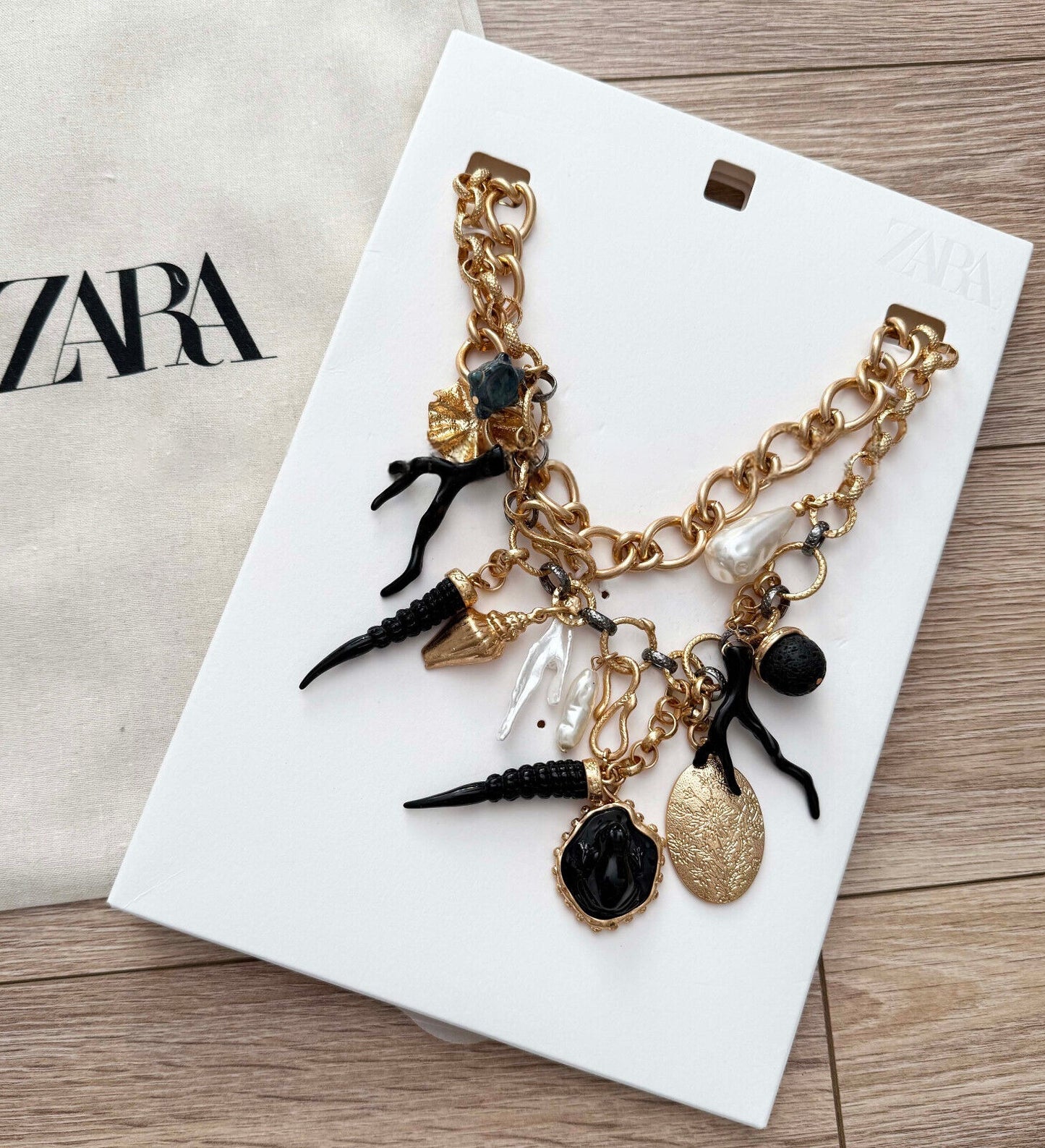 Collar Zara dijes Negros